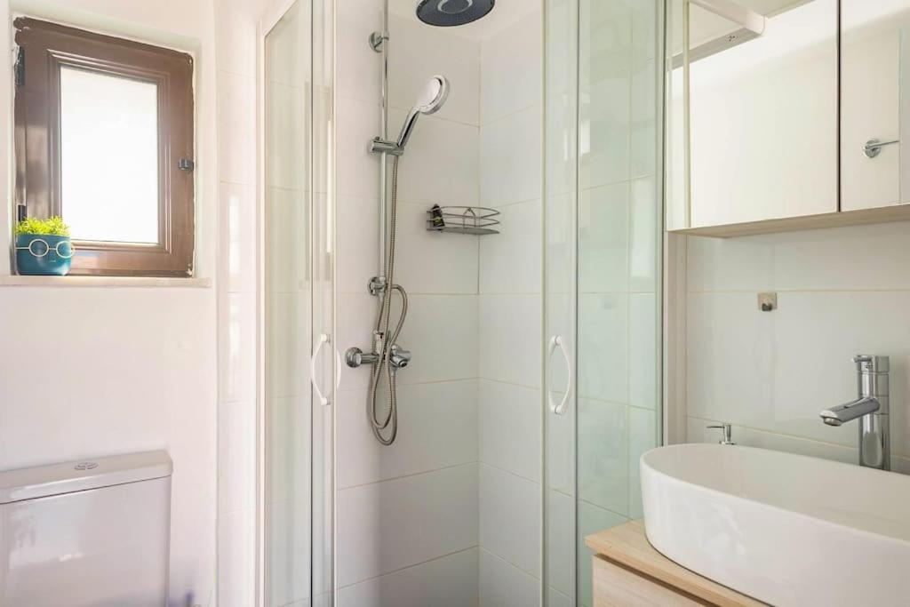 Downtown 22Sqm Green Nest King-Size Bed Athens Exterior photo